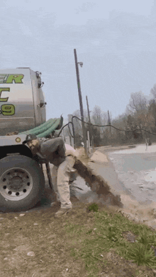 1741705703629-v7.gif