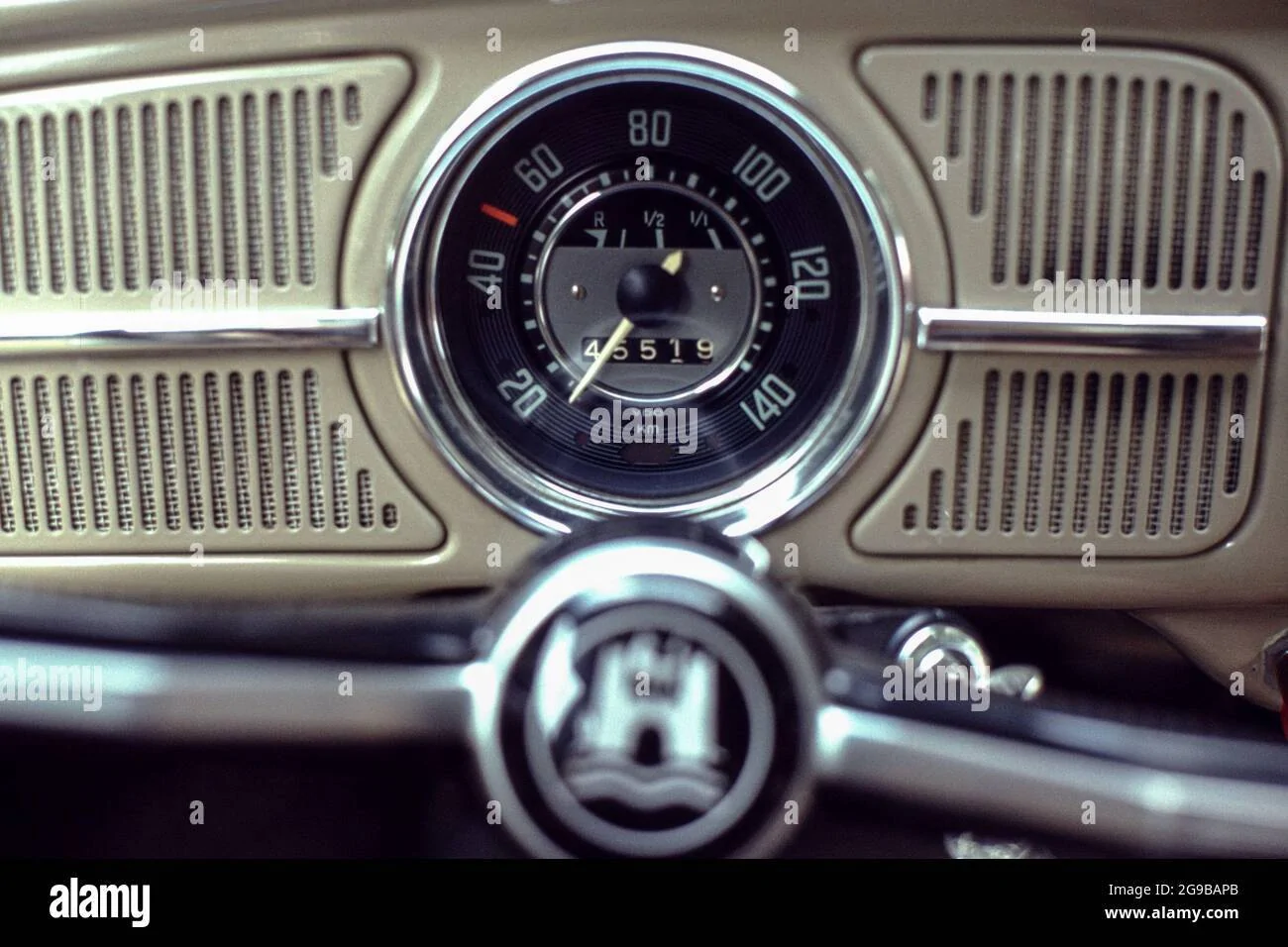speedometer-and-dashboard-of-a-volkswagen-beetle-from-1968-2G9BAPB.jpg