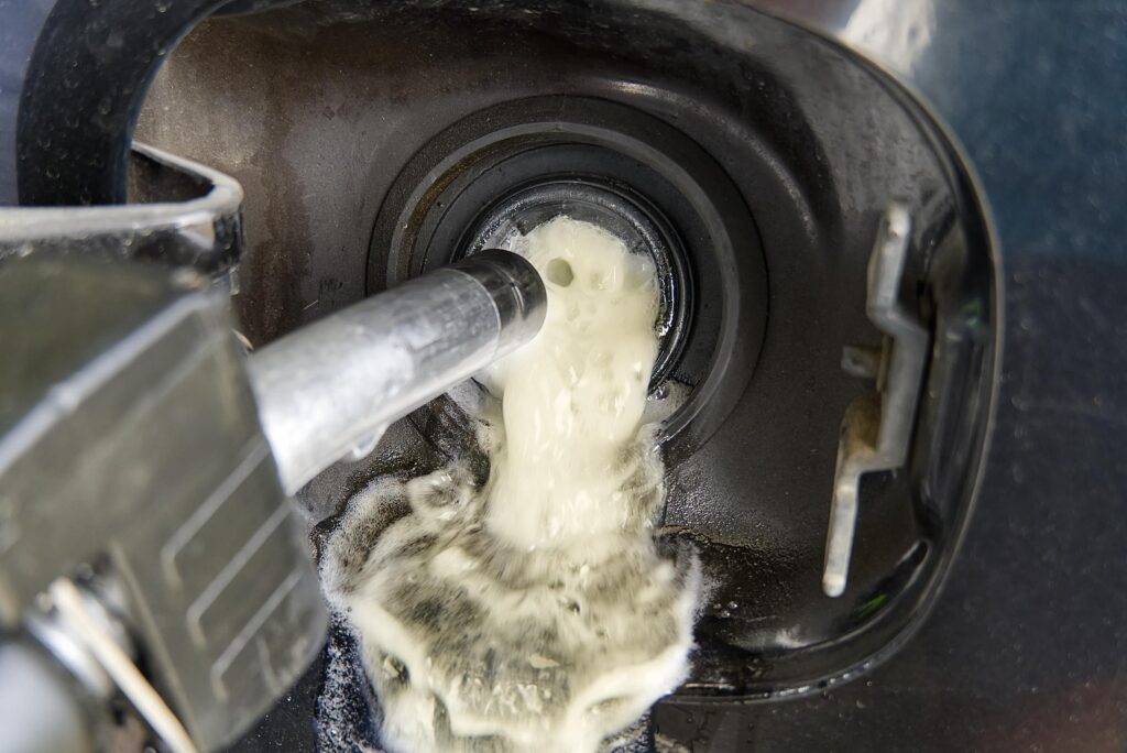 car-fuel-tank-overflowing-with-fuel-1024x684.jpg