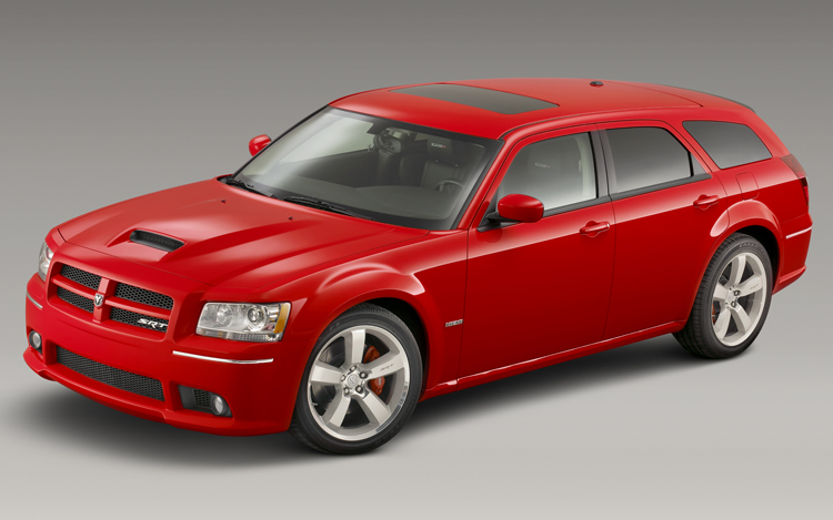 707_01z-2008_dodge_magnum_SRT8-front_three_quarter.jpg