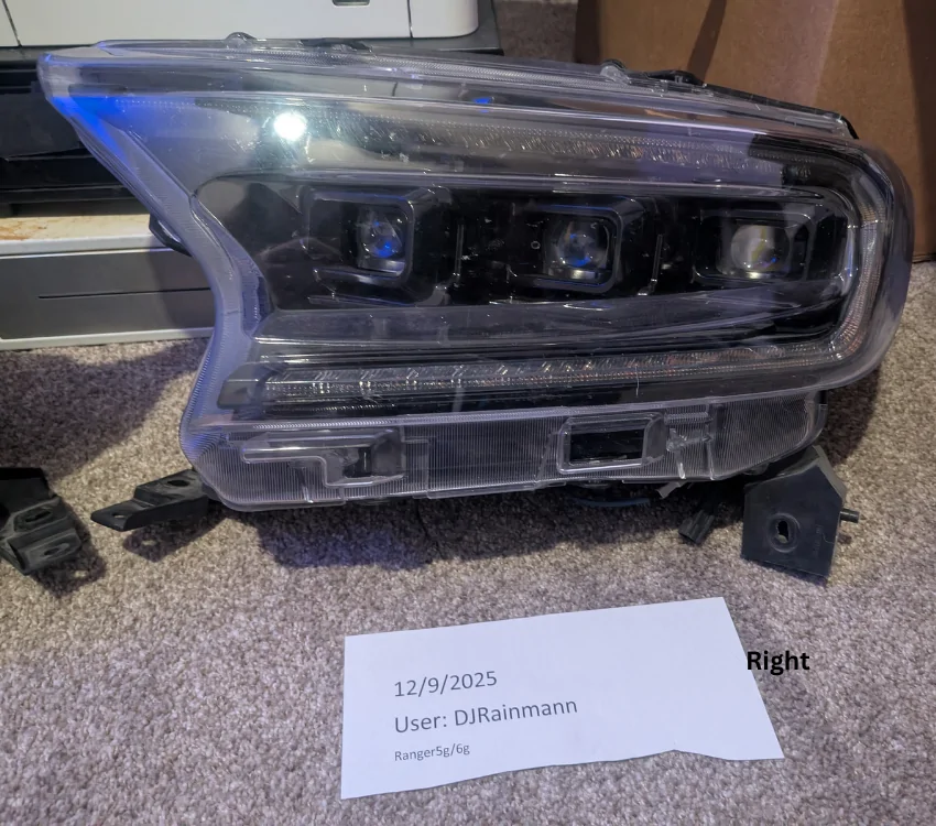 right_head_light_1.webp