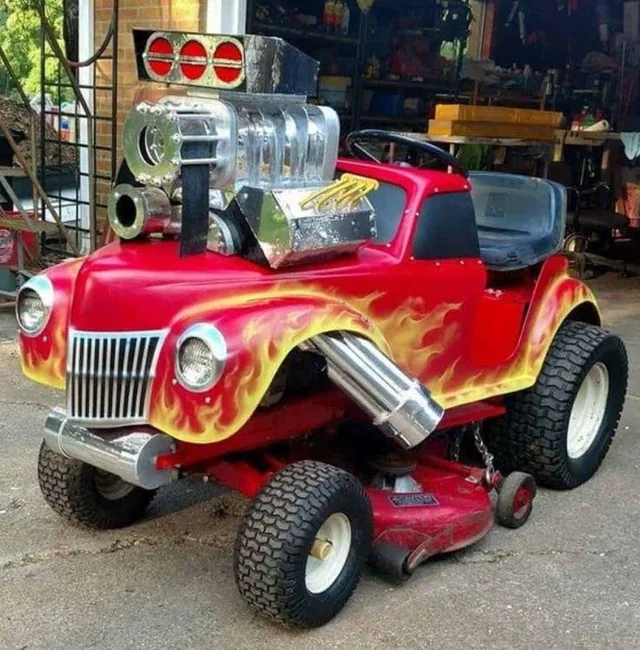 hot-rod-lawnmower-v0-szqiz7168g2c1.webp