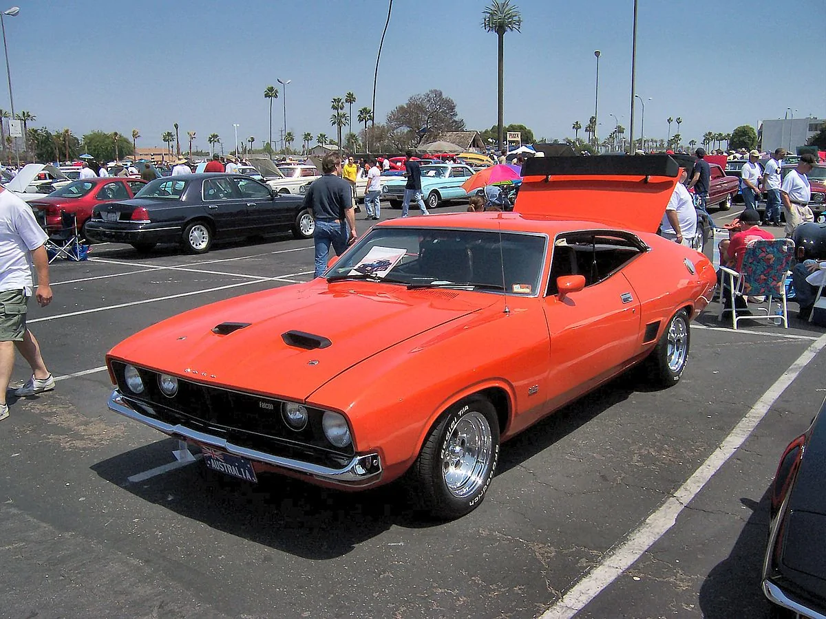 1200px-Australian_Ford_Falcon.webp