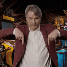 pointing-down-jeff-foxworthy.gif