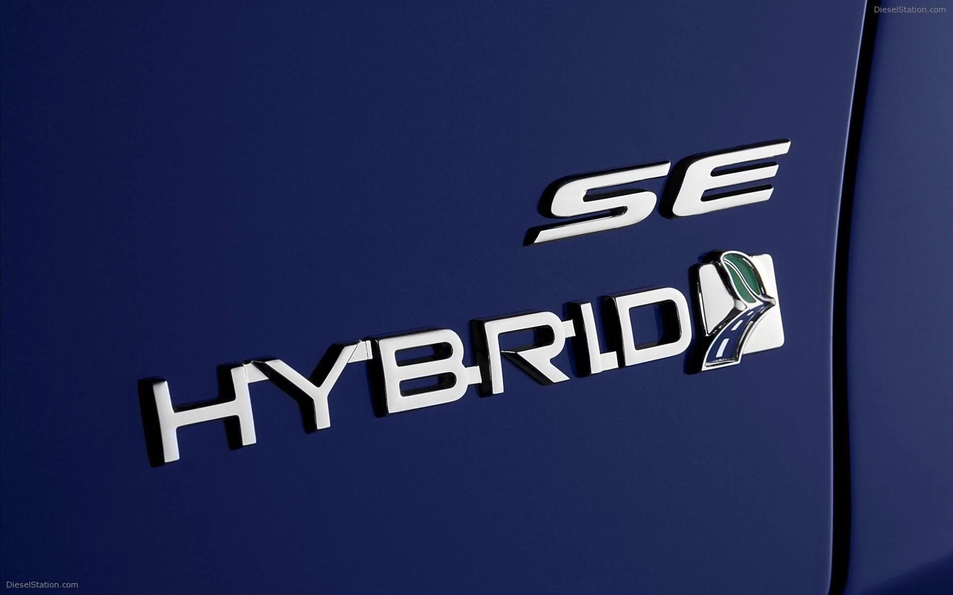 Ford-Fusion-Hybrid-2013-widescreen-09.webp