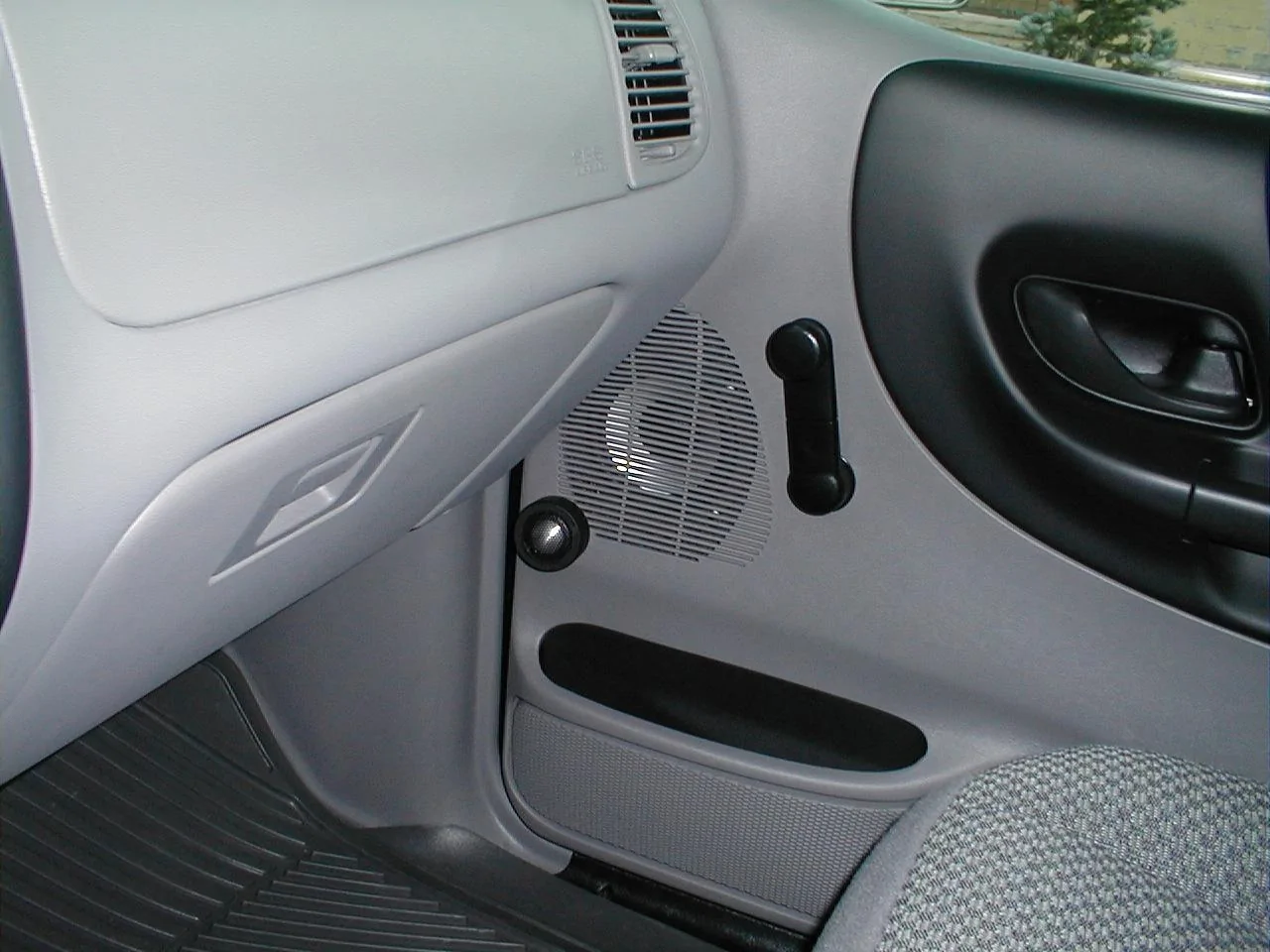 audio-speaker5-ranger-door.webp