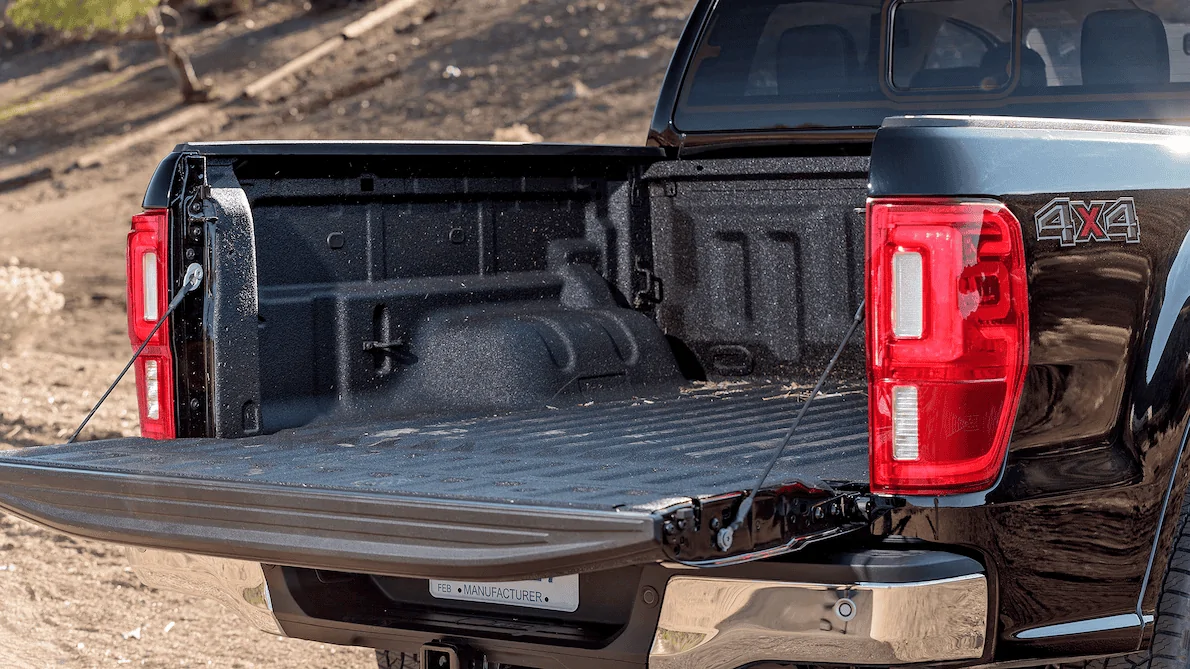 2019-Ford-Ranger-Lariat-4x4-Ecoboost-bed.webp