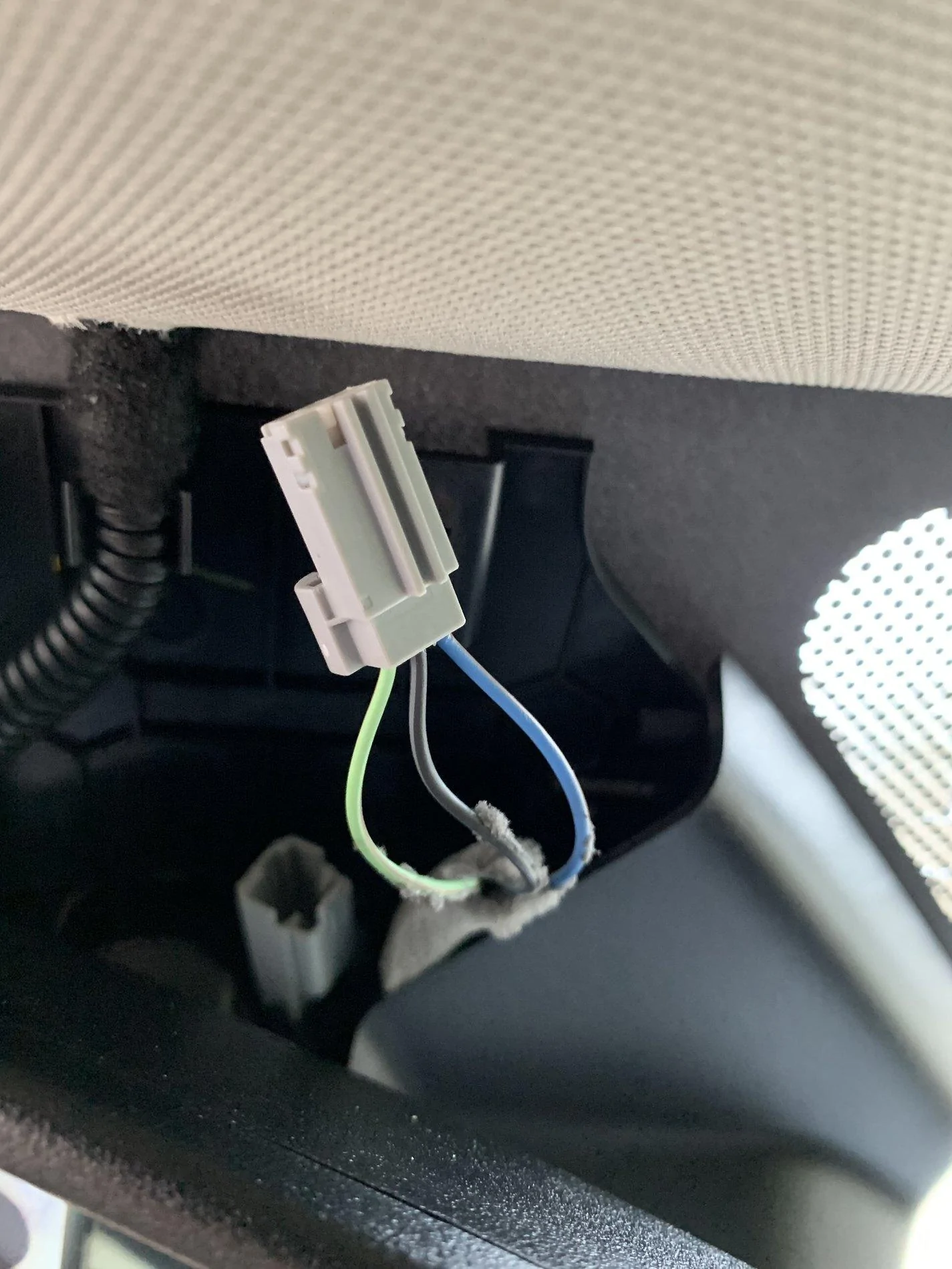 14-DisconnectMirrorGaryConnector.webp