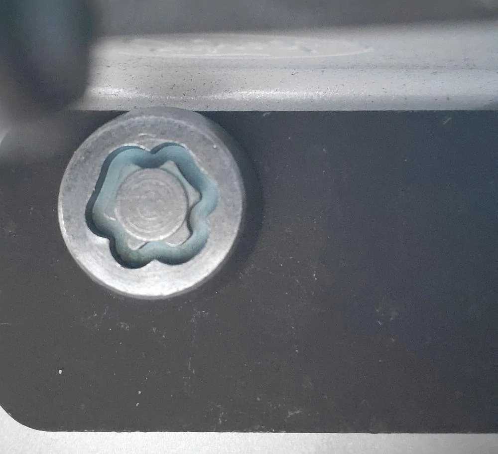 tailgate lock.webp