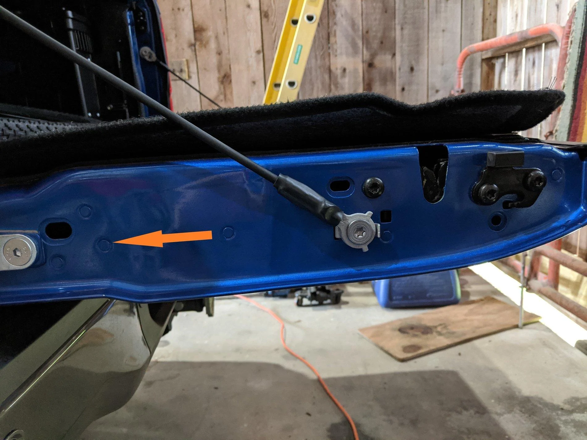 Tail gate henrob arrow.webp