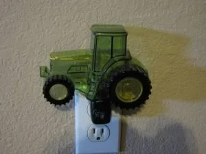john-deere-night-light-5-bellevue-americanlisted_29624641.jpg
