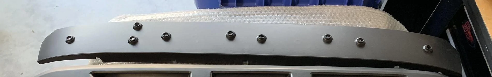 Raptor grille-bar.webp