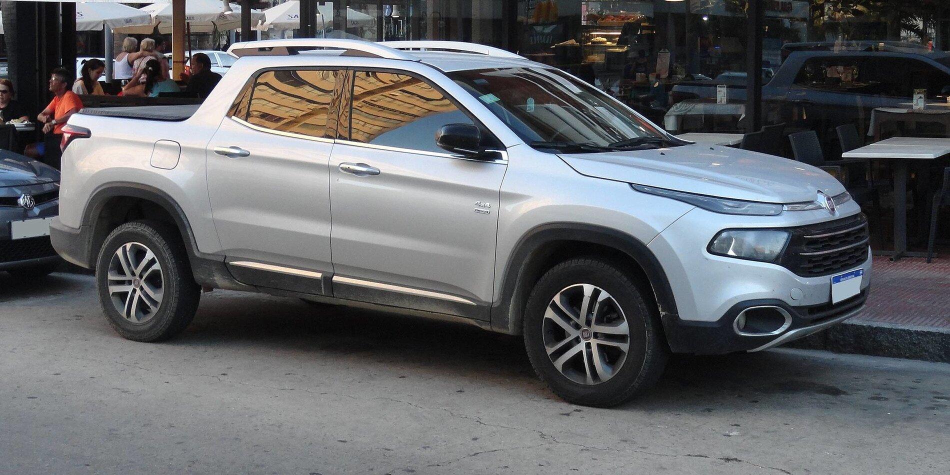 1920px-Fiat_Toro_2018_in_Punta_del_Este_(front)_01.jpg