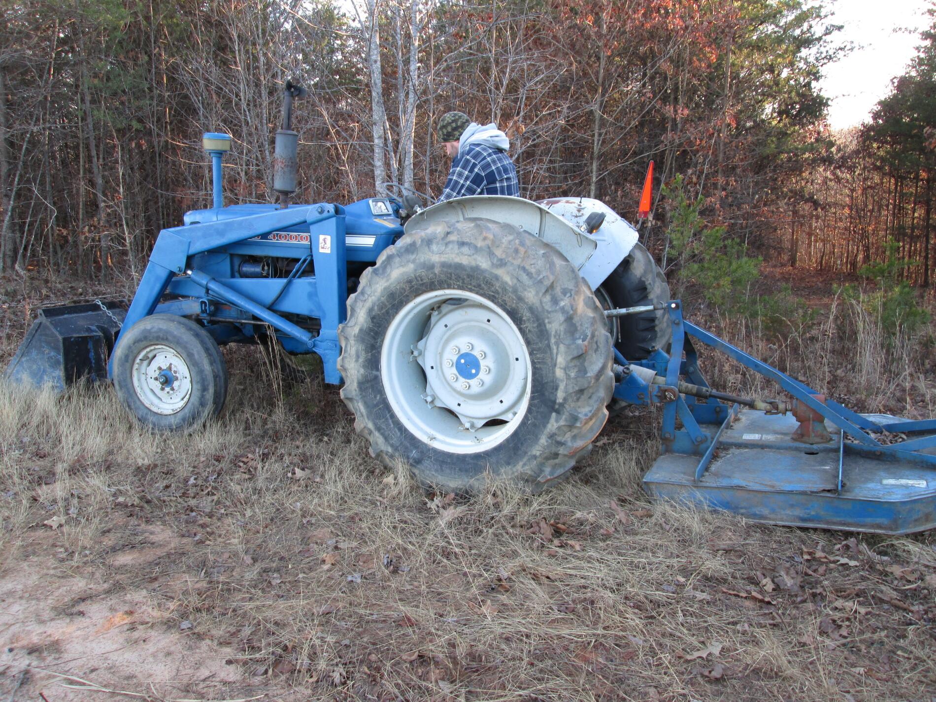 1975-Ford-4000-Tractor-With-Front-End-Loader-001.jpg