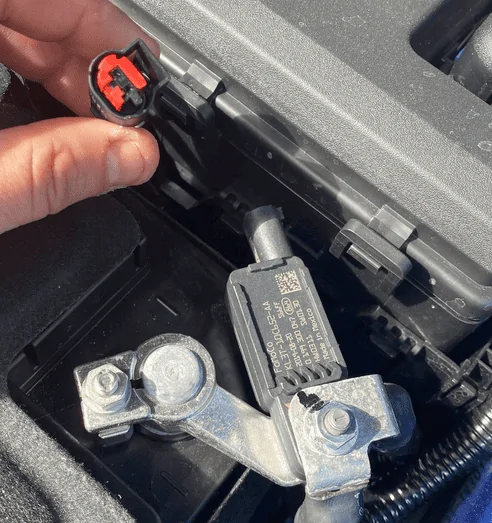Disconnect BMS plug copy.png