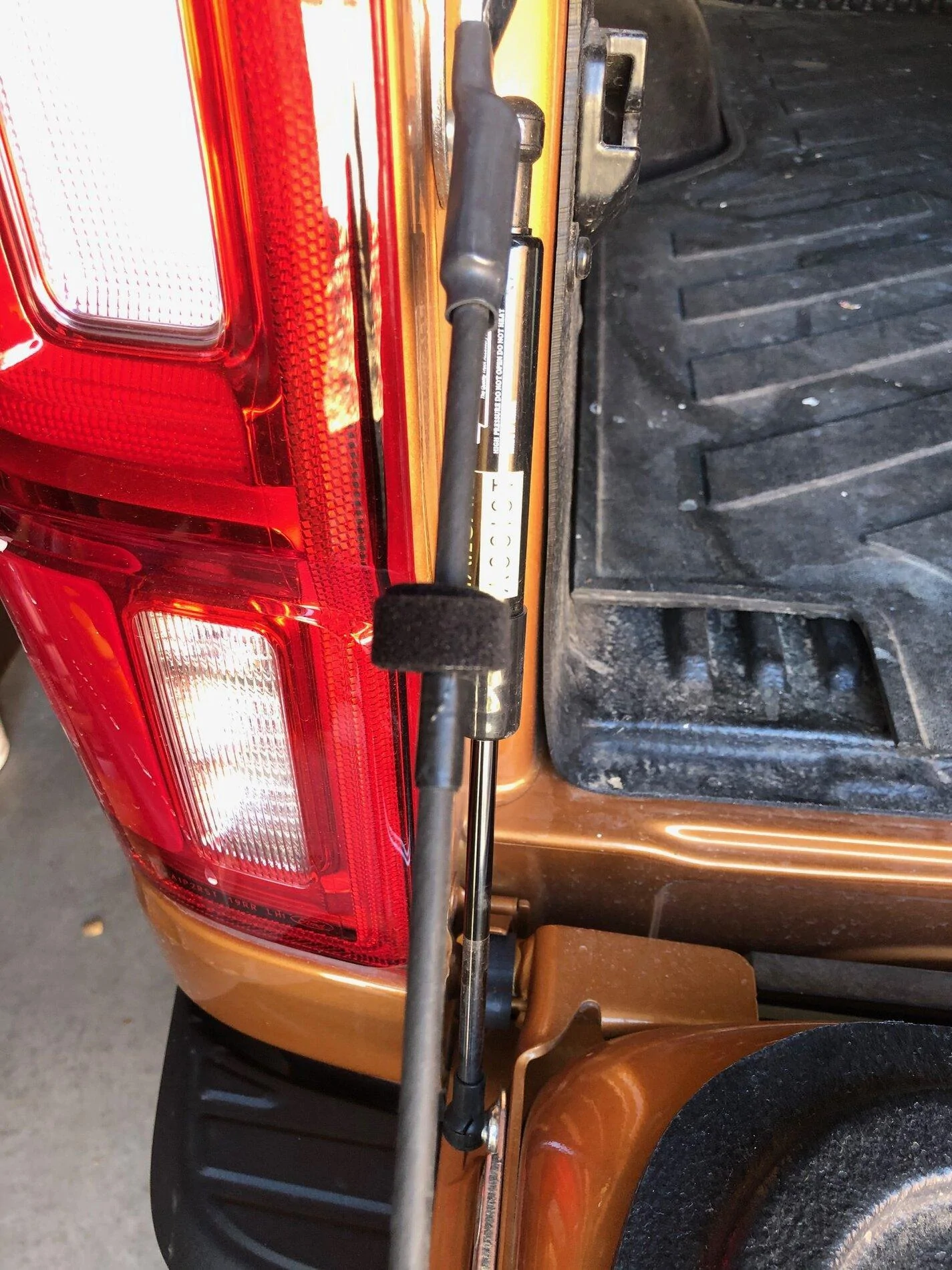 Velcro:Tailgate Strap.webp