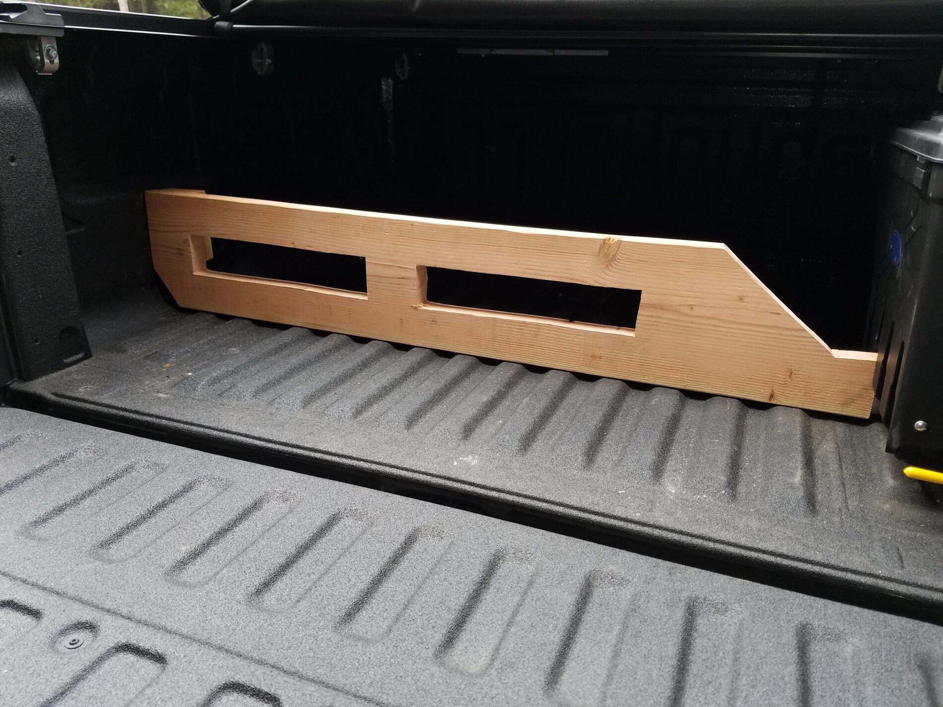 Cargo barrier2.jpg