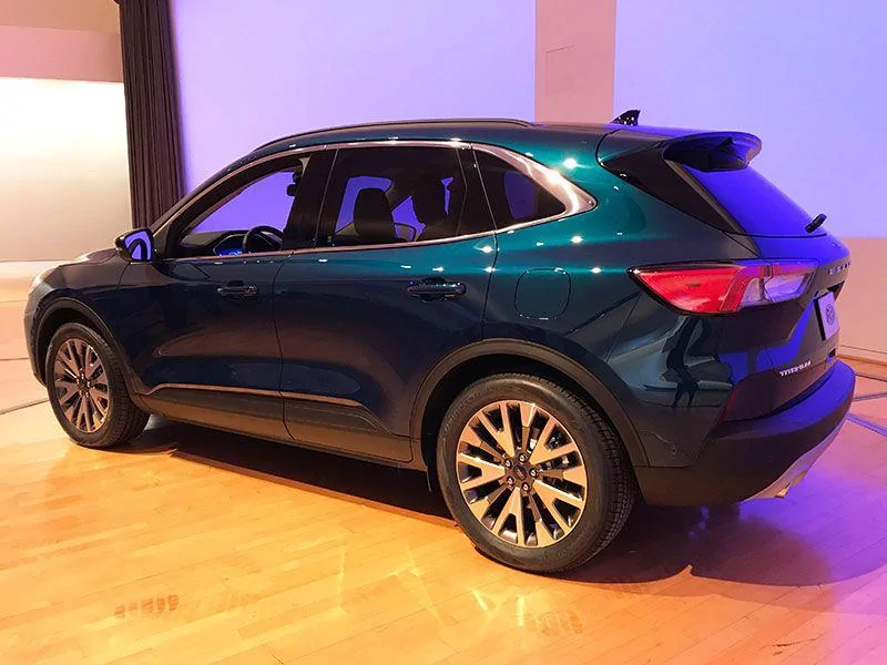 2020-Ford-Escape-exterior-rear-angle.webp