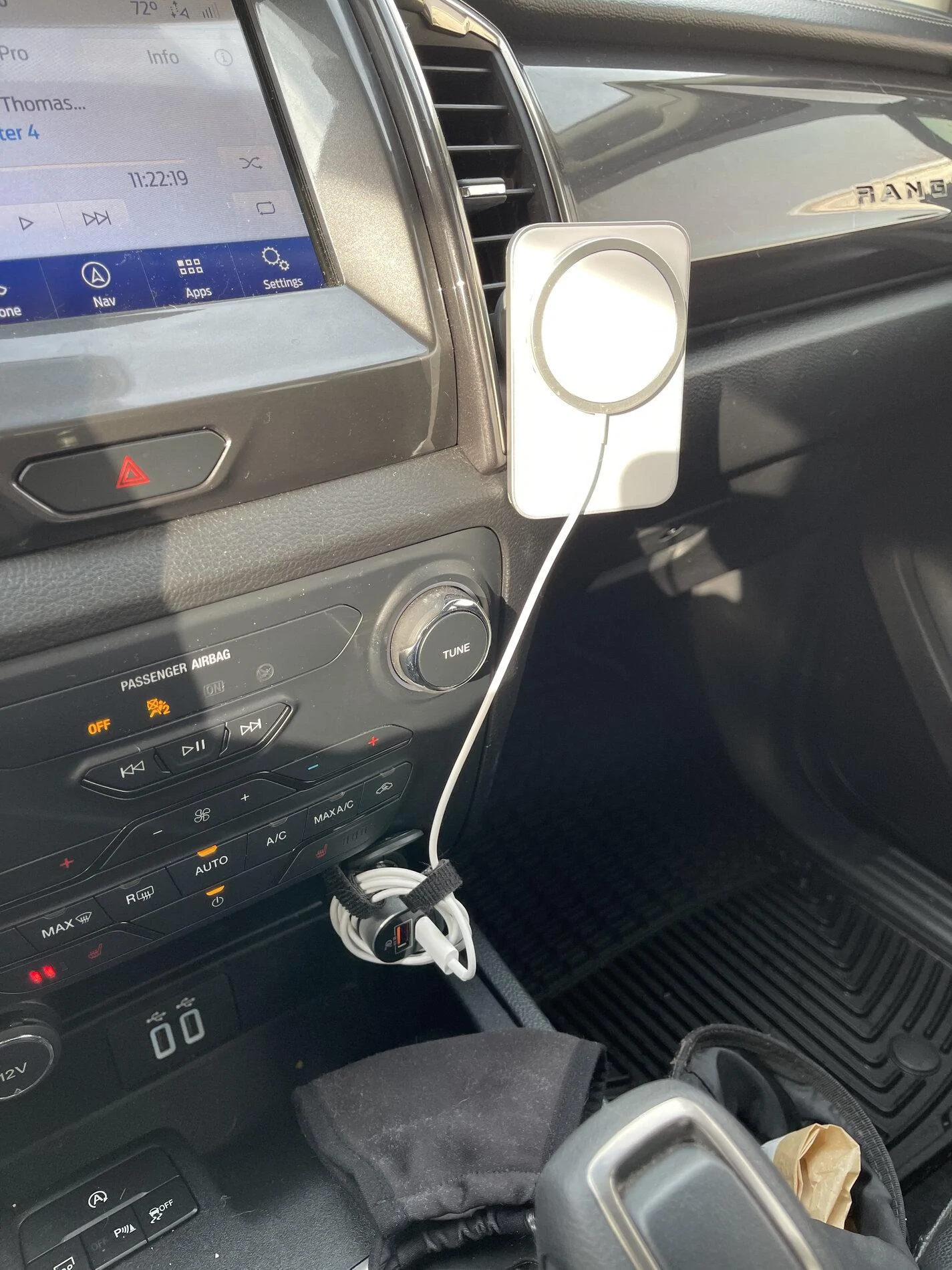 Mag Safe Charger on Belkin Vent Mount .webp