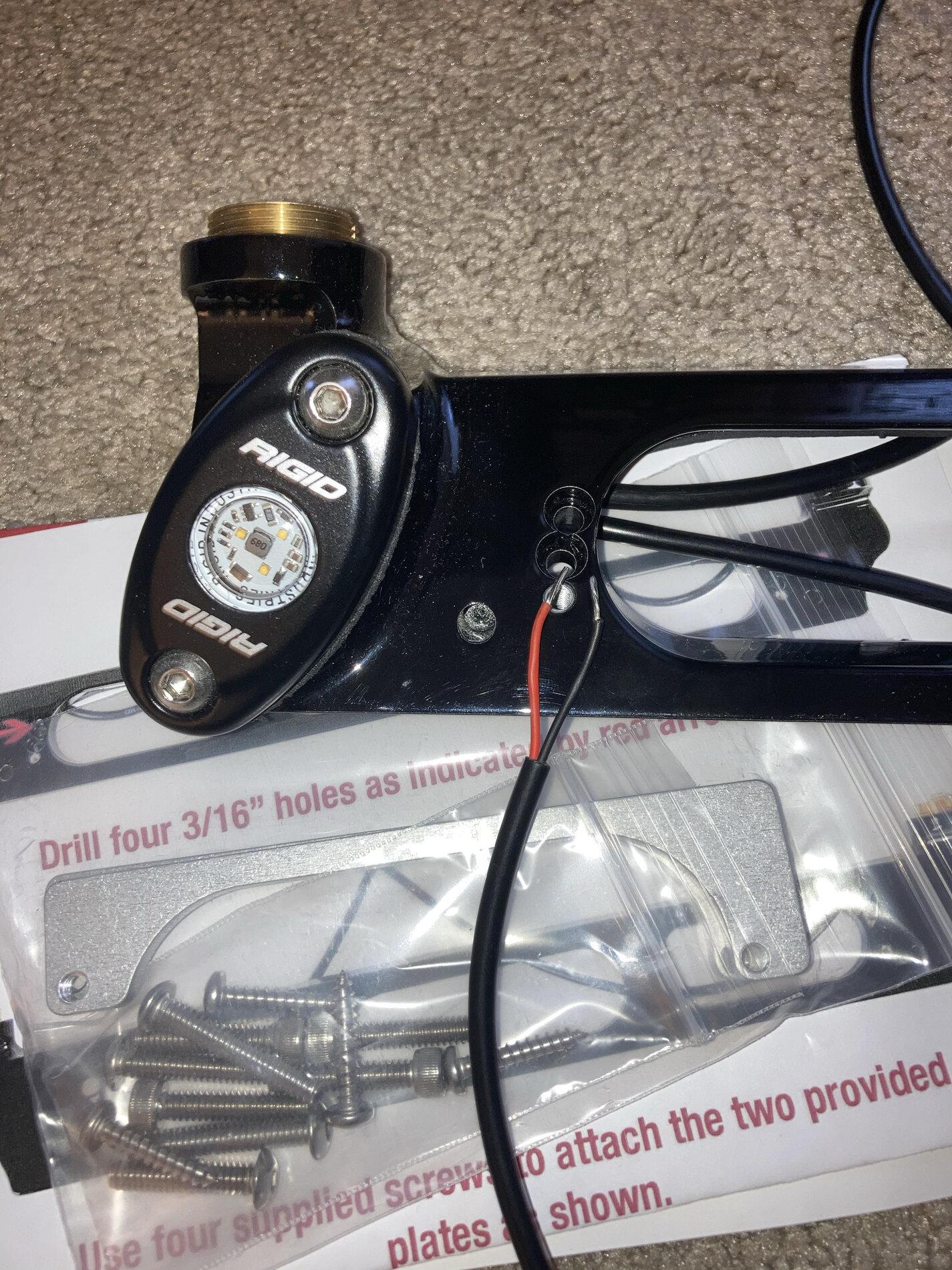 Antenna Mount LED Leads.jpg
