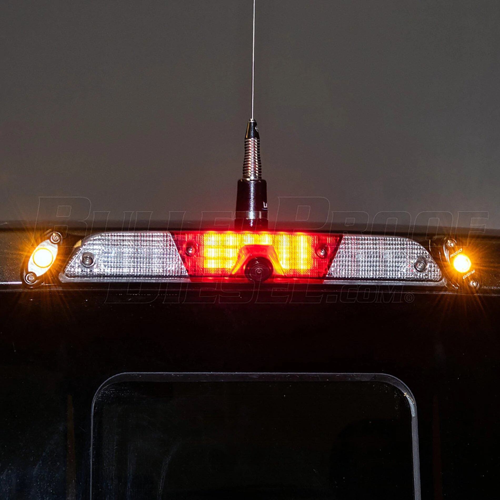 90201170_SD_ANTENNA_DUAL_MOUNT_AMBER_LIGHTS_66ec4106-2d8a-41d3-9505-e449038fe8a3.webp