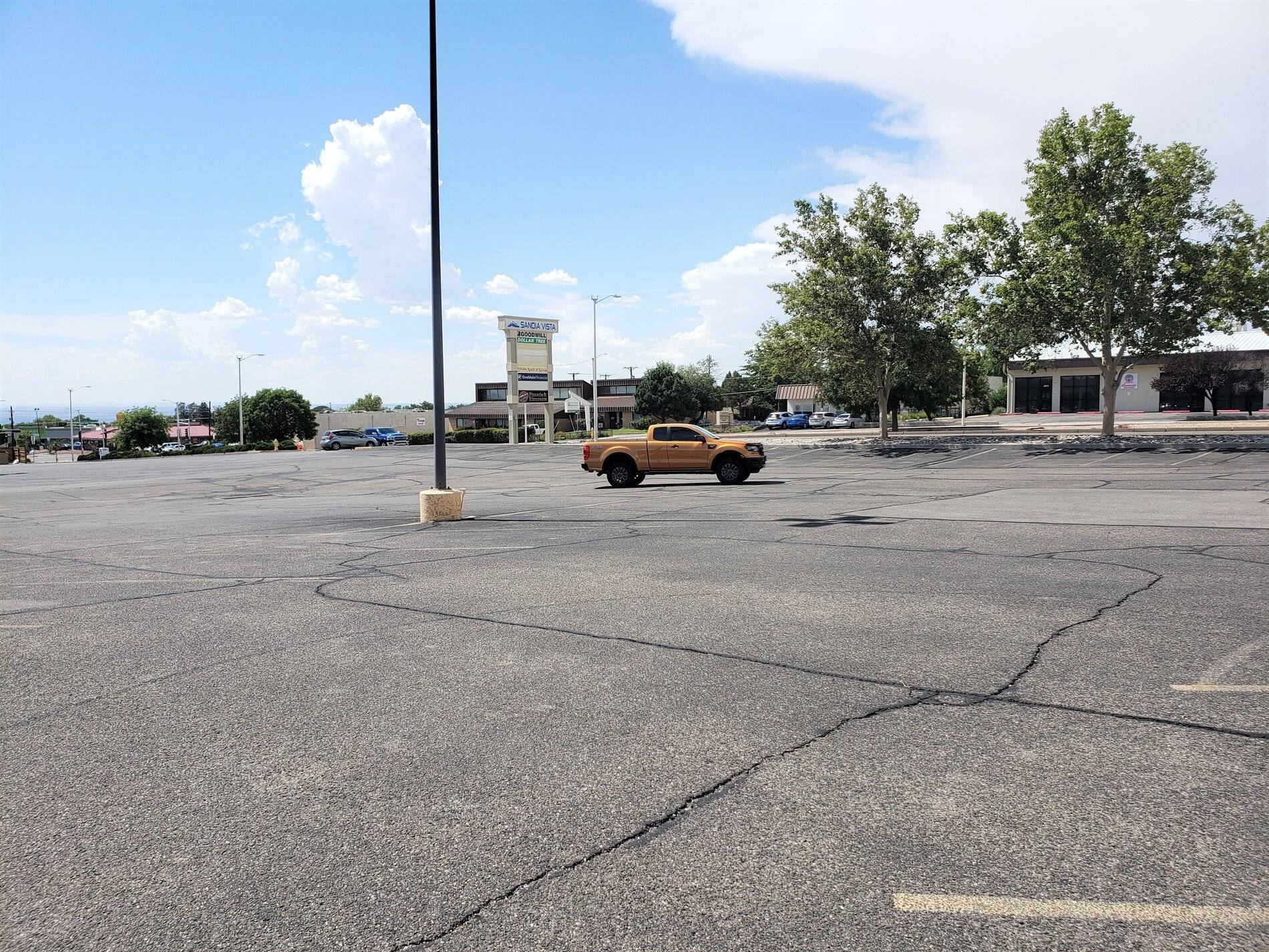 Sane parking place 1.jpg