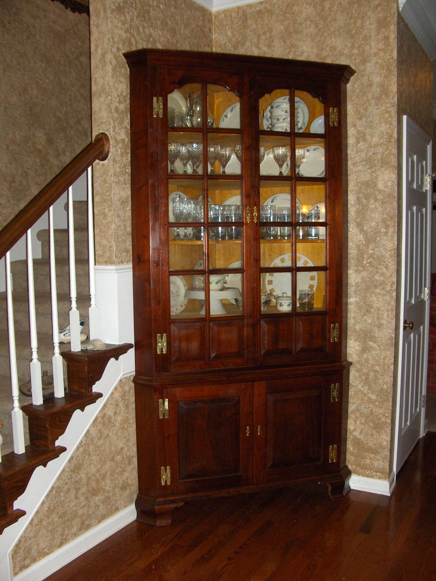 corner cupboard 015 (3).jpg