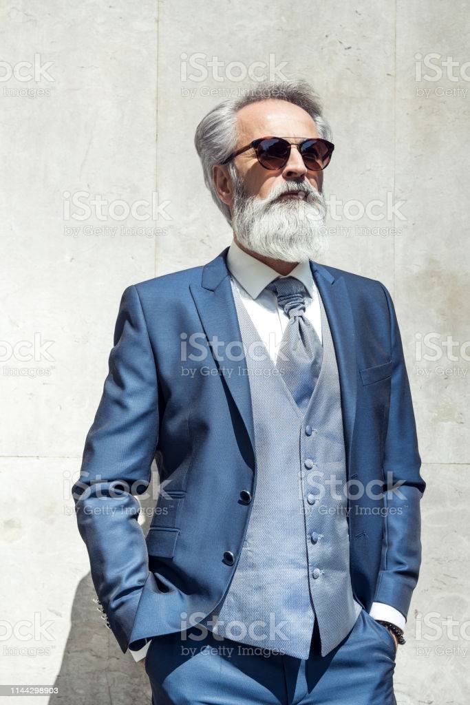 man-wearing-modern-sunglasses-picture-id1144298903.jpg