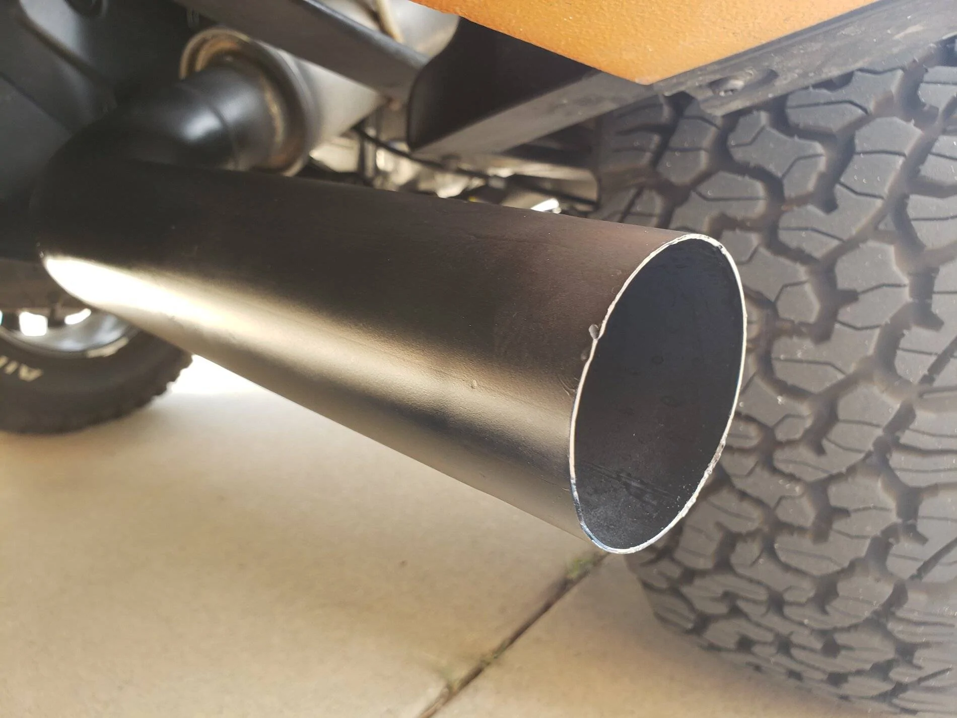 Black tailpipe close view  2.jpg