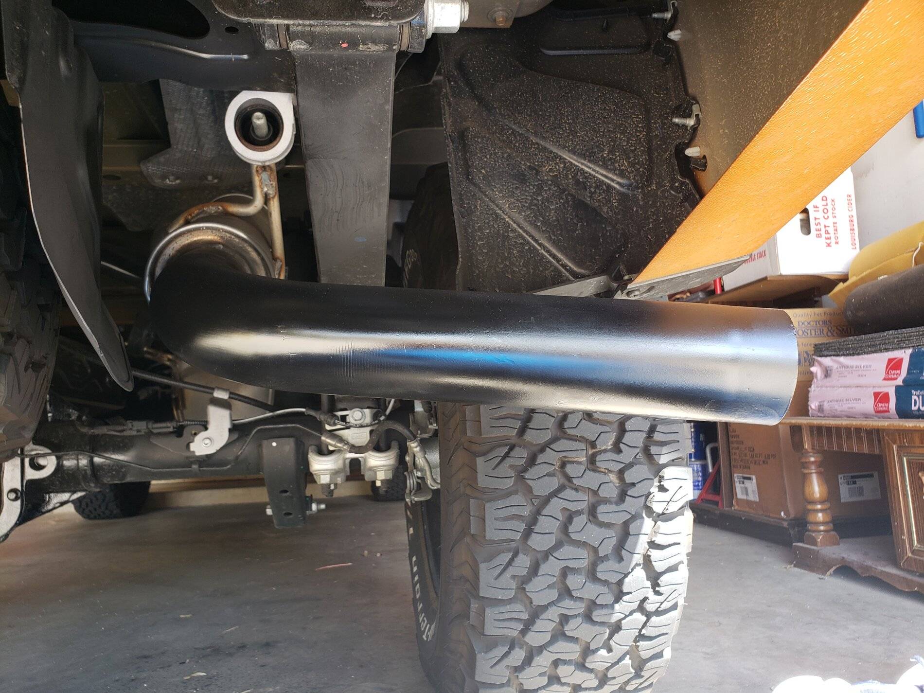 Black tailpipe close view  3.jpg
