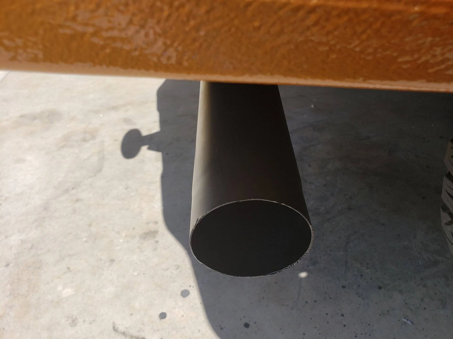 Black tailpipe Angle.jpg