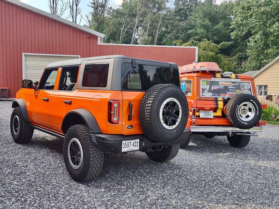 Epic Orange Pearl 2021 Bronco repainted custom paint job 1.jpg