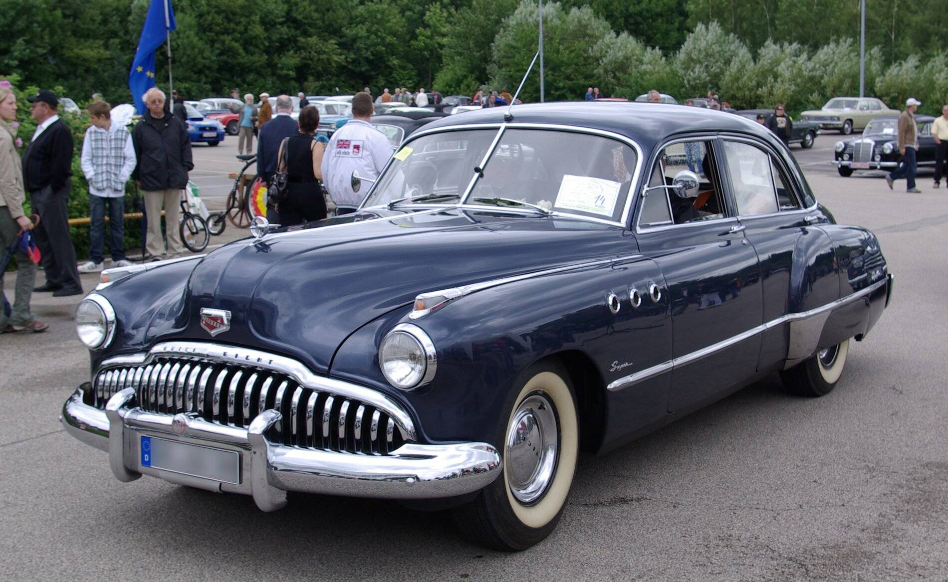 2560px-Buick_Super_Serie_50_BW_2.JPG